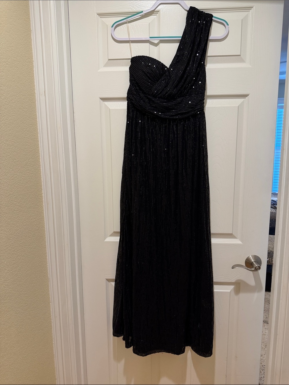 Elegant One-Shoulder Black Sequin Evening Dress